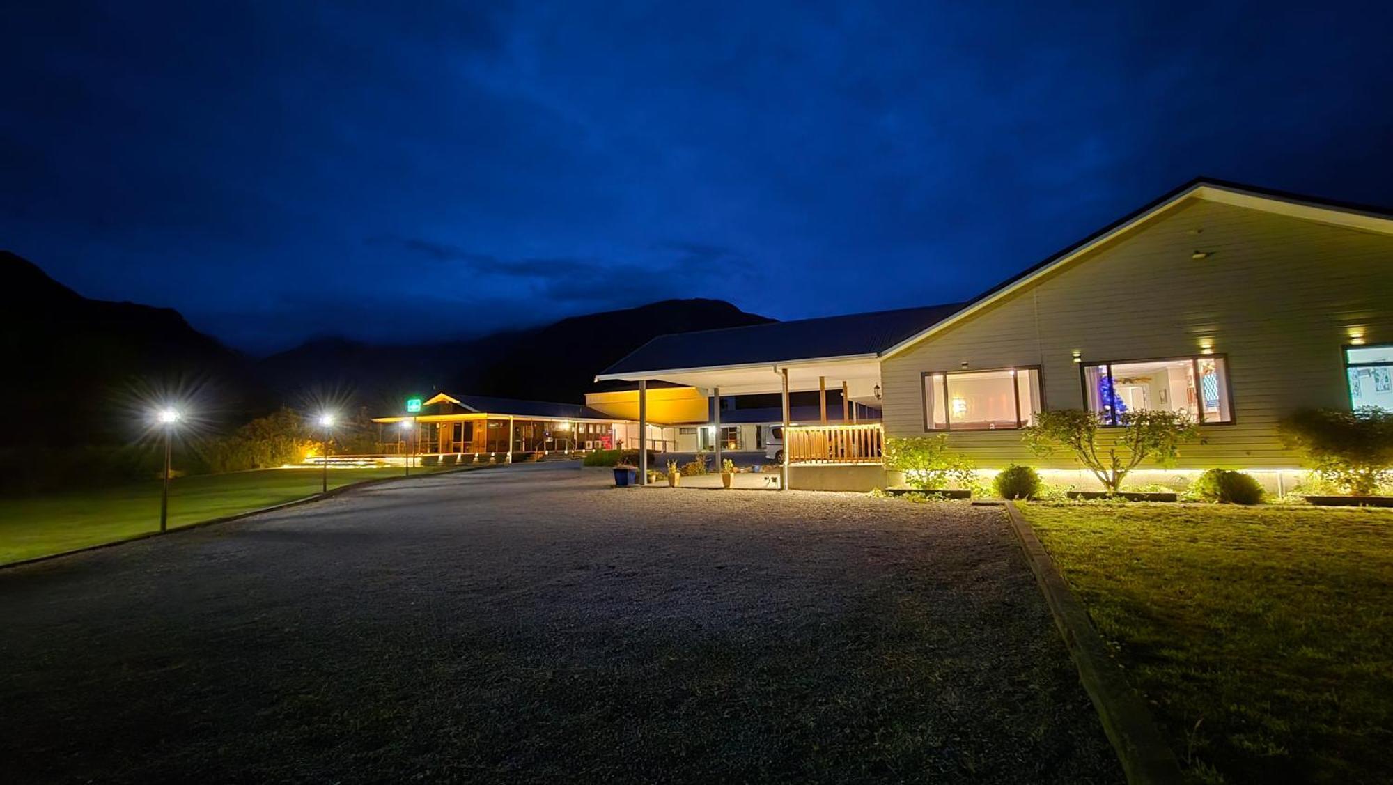 High Peaks Hotel Fox Glacier Exterior photo
